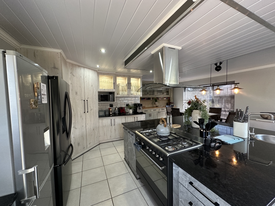 4 Bedroom Property for Sale in Bayview Western Cape